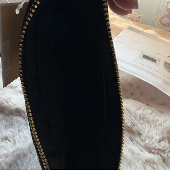 Michael Kors NEW Black Pebbled Leather Wristlet Gold hardware COA NWT - Picture 4 of 7